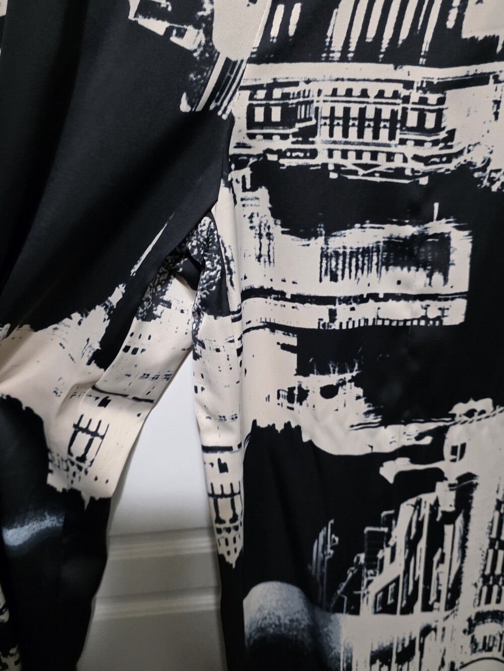 H&M Womens Black Ivory Abstract City Scape Print Flowy High Waist Wide Leg Pants - Picture 10 of 16